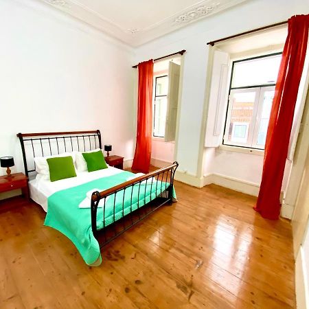 Artdeco Chiado 4 - Large Comfortable Double Room With Shared Bathroom Лиссабон Экстерьер фото