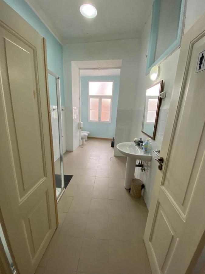 Artdeco Chiado 4 - Large Comfortable Double Room With Shared Bathroom Лиссабон Экстерьер фото