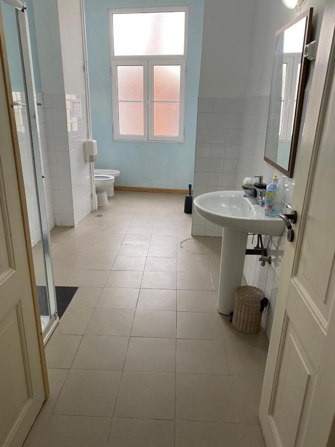 Artdeco Chiado 4 - Large Comfortable Double Room With Shared Bathroom Лиссабон Экстерьер фото