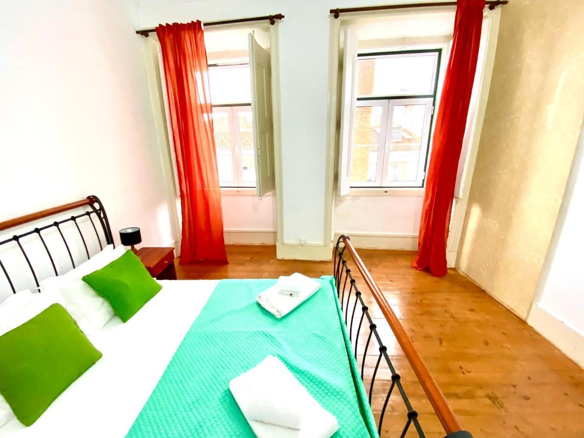 Artdeco Chiado 4 - Large Comfortable Double Room With Shared Bathroom Лиссабон Экстерьер фото